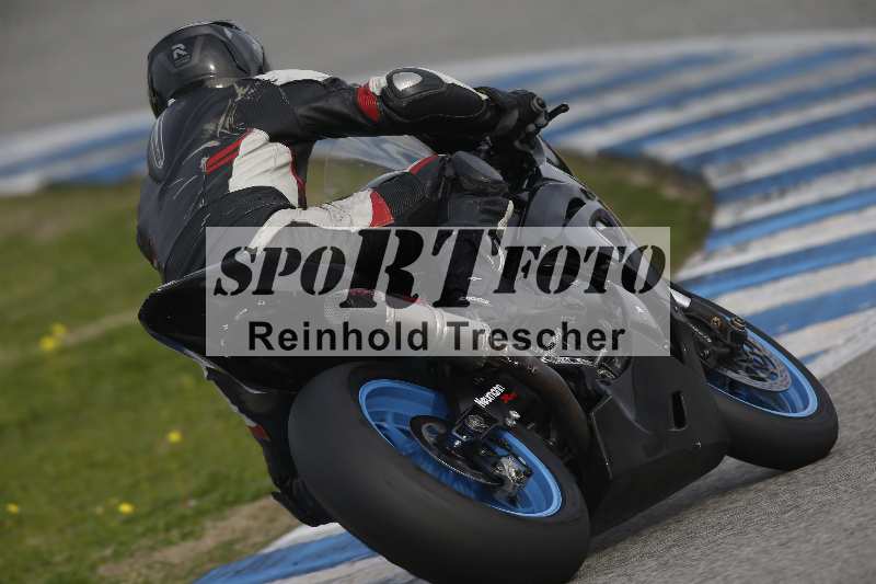 /Archiv-2024/01 26.-28.01.2024 Moto Center Thun Jerez/Gruppe gruen-green/backside